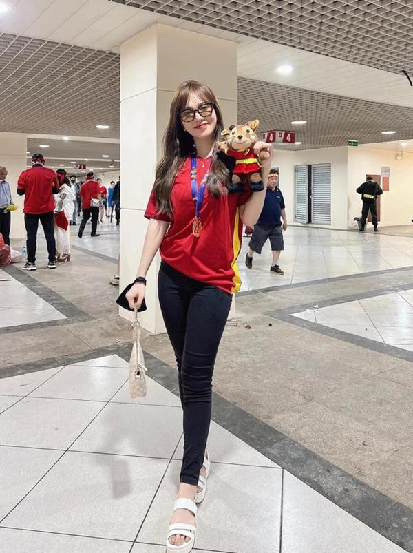 Van Lam, Dinh Trong va nhung cau thu Viet co moi tinh chi em-Hinh-4