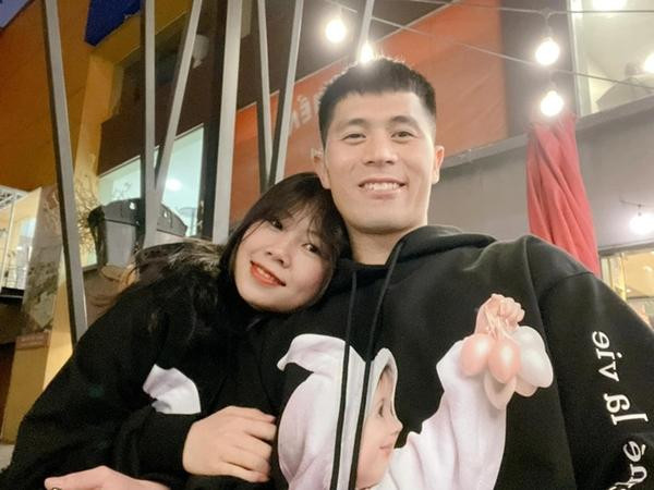 Van Lam, Dinh Trong va nhung cau thu Viet co moi tinh chi em