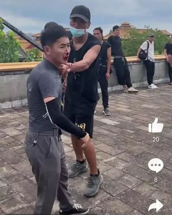 Cố tình chụp lén, thợ săn ảnh bị đánh gãy sống mũi, dọa giết Co tinh chup len, tho san anh bi danh gay song mui, doa giet