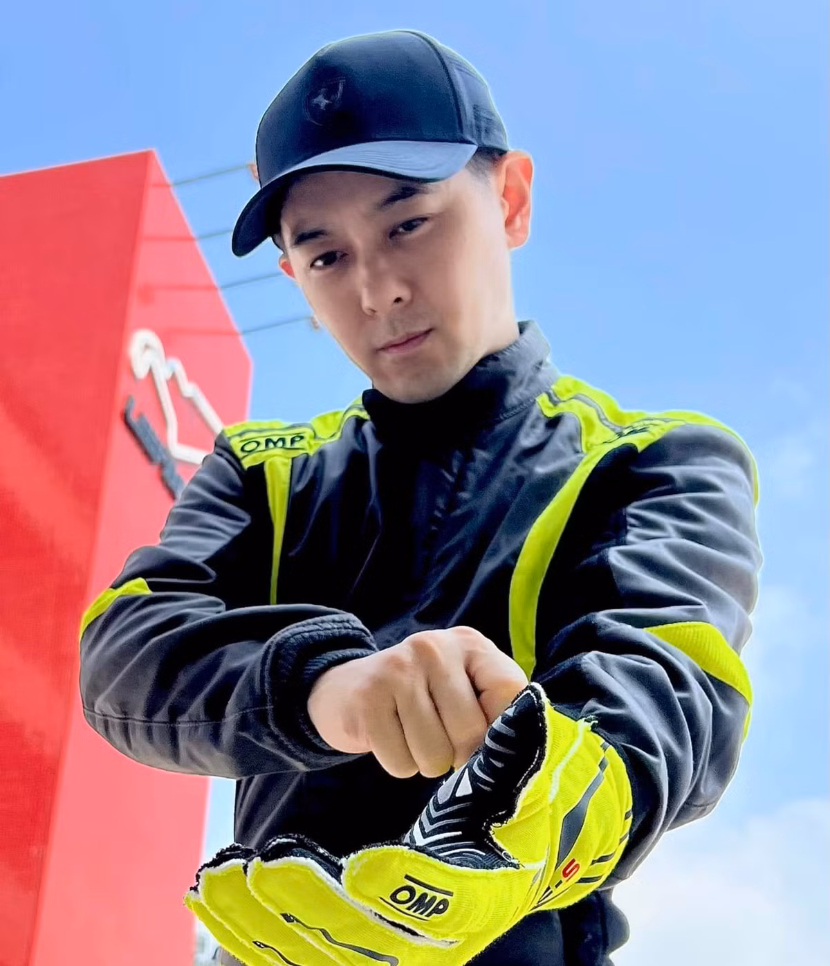 Lam Chi Dinh va ngoi sao mang xa hoi chi trich lan nhau-Hinh-2