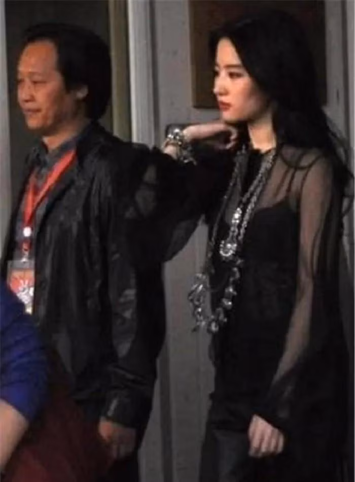 Moi quan he mo am cua Luu Diec Phi va cha nuoi ty phu-Hinh-4