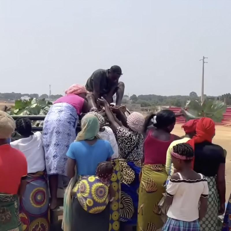 Quang Linh Vlog kinh doanh mat tay, thu loi tu trang trai-Hinh-3