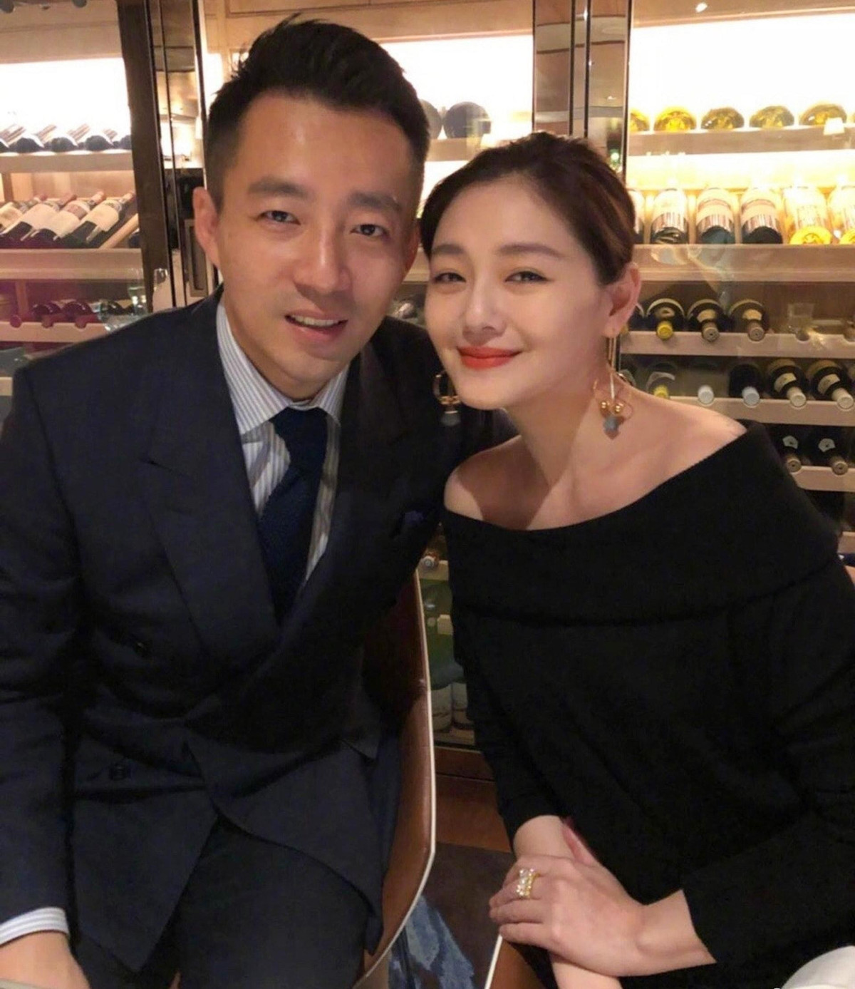 Ly hôn, ngoại tình, đấu tố "ồn ào" bủa vây showbiz Hoa ngữ - Hình 9 Ly hon, ngoai tinh, dau to