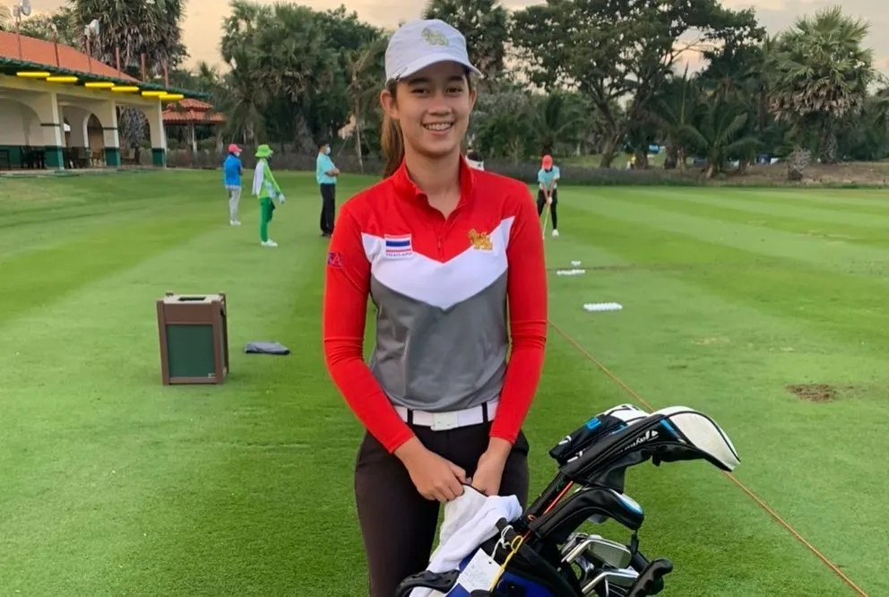 Trước khi đến với golf chuyên nghiệp, Elia từng là thành viên đội bóng rổ do cha cô huấn luyện ở quê nhà. Cha mẹ cô cũng chơi golf nhưng chỉ với mục đích giải trí. Ông Gary Galitsky bất ngờ và tự hào trước những gì con gái mình đã đạt được trong môn thể thao này.