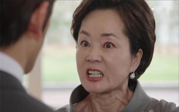 Con toi moi ra doi me chong da chui: 