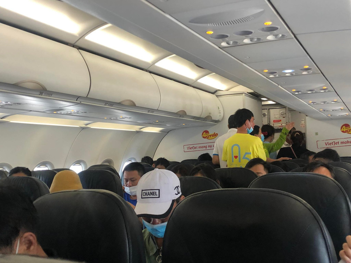 Máy bay bay 5 vòng không thể hạ cánh xuống TP HCM - Hình 4 May bay bay 5 vong khong the ha canh xuong TP HCM-Hinh-4