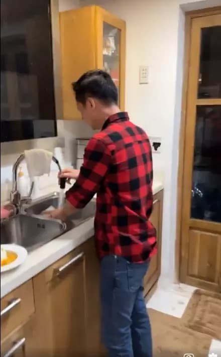 Phan Như Thảo được ông xã 60 tuổi chăm sóc như bà hoàng - Hình 5 Phan Nhu Thao duoc ong xa 60 tuoi cham soc nhu ba hoang-Hinh-5