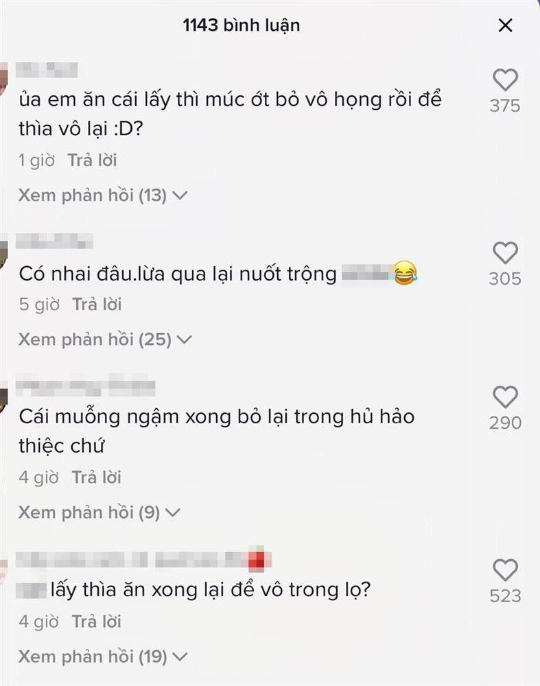 Soc hanh dong mat ve sinh Tiktoker 2,6 trieu follow o quan an-Hinh-2