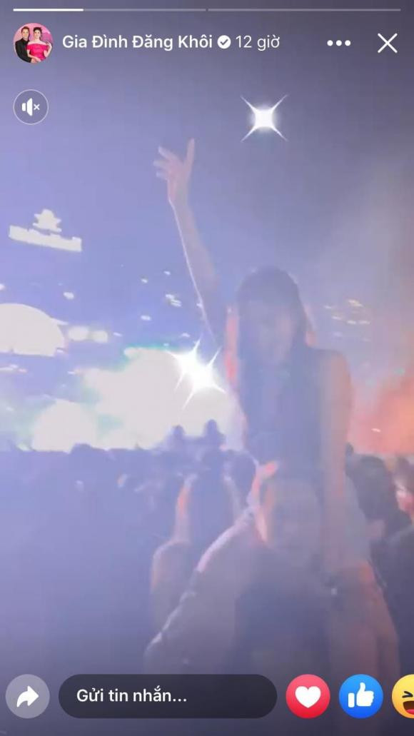 Ca si Dang Khoi gay chu y voi loat anh 'doi vo len dau'-Hinh-2