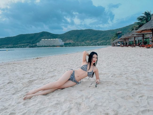 Người đẹp sinh năm 1999 sở hữu body chuẩn đẹp từng centimet.