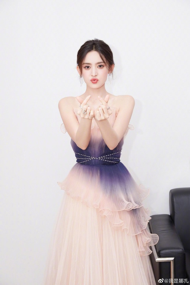 Doi tu cua ‘my nhan Tan Cuong’ dep hon Dich Le Nhiet Ba-Hinh-2