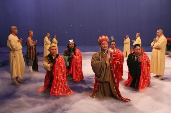 Sau khi lay duoc kinh, tai sao Tru Bat Gioi van chi la lon?