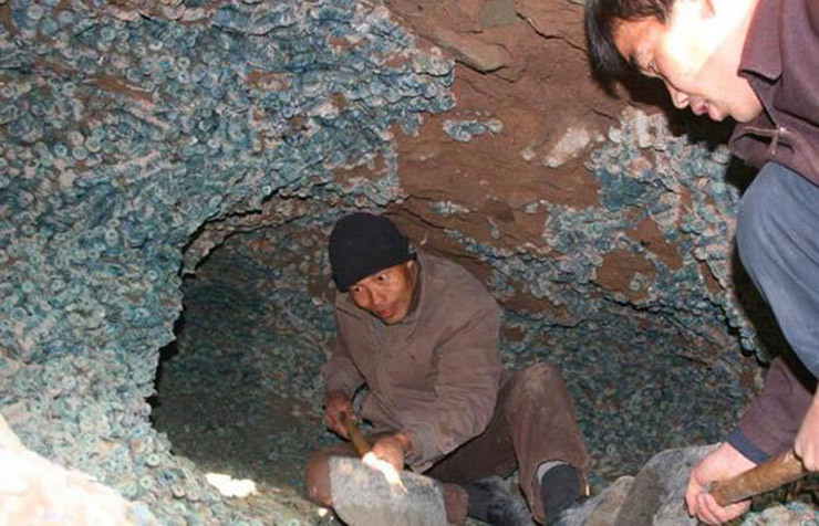 Dao mong xay nha thay co dieu bat thuong, tat ca choang vang-Hinh-4