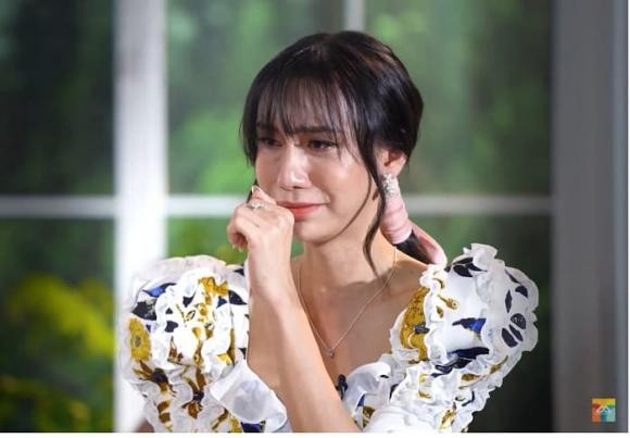 Lynk Lee bật khóc vì hối hận chưa từng công khai giới tính Lynk Lee bat khoc vi hoi han chua tung cong khai gioi tinh