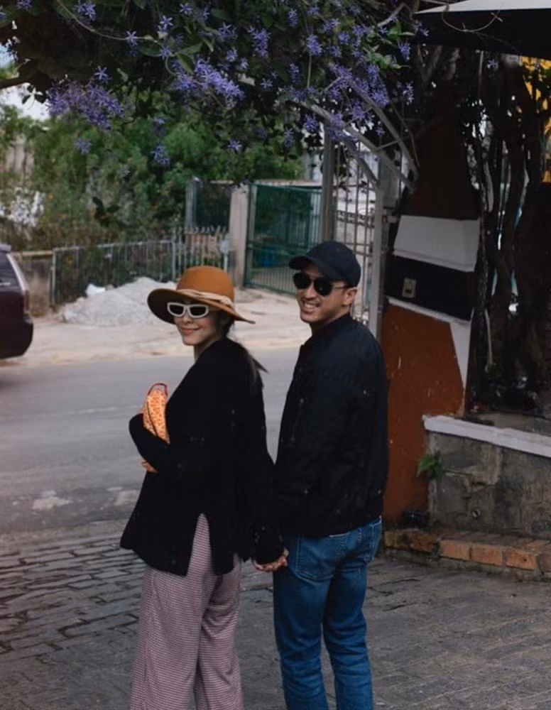 Ha Tang va chong 10 nam 1 kieu chup 