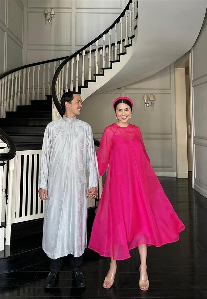 Hà Tăng và chồng 10 năm 1 kiểu chụp "đánh dấu chủ quyền" - Hình 3 Ha Tang va chong 10 nam 1 kieu chup