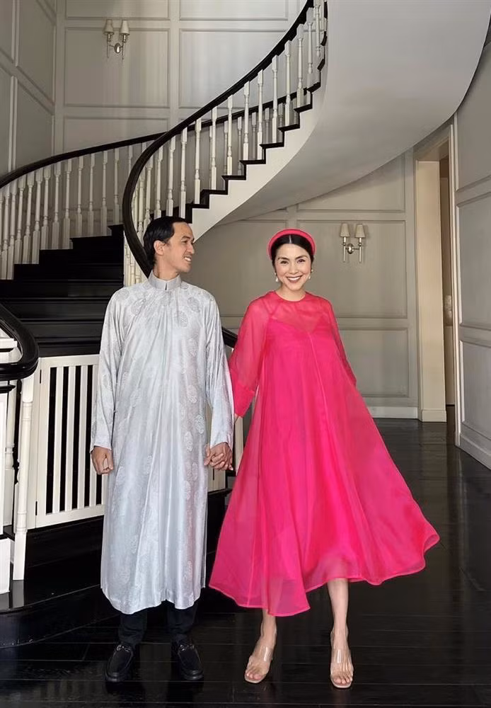 Ha Tang va chong 10 nam 1 kieu chup 