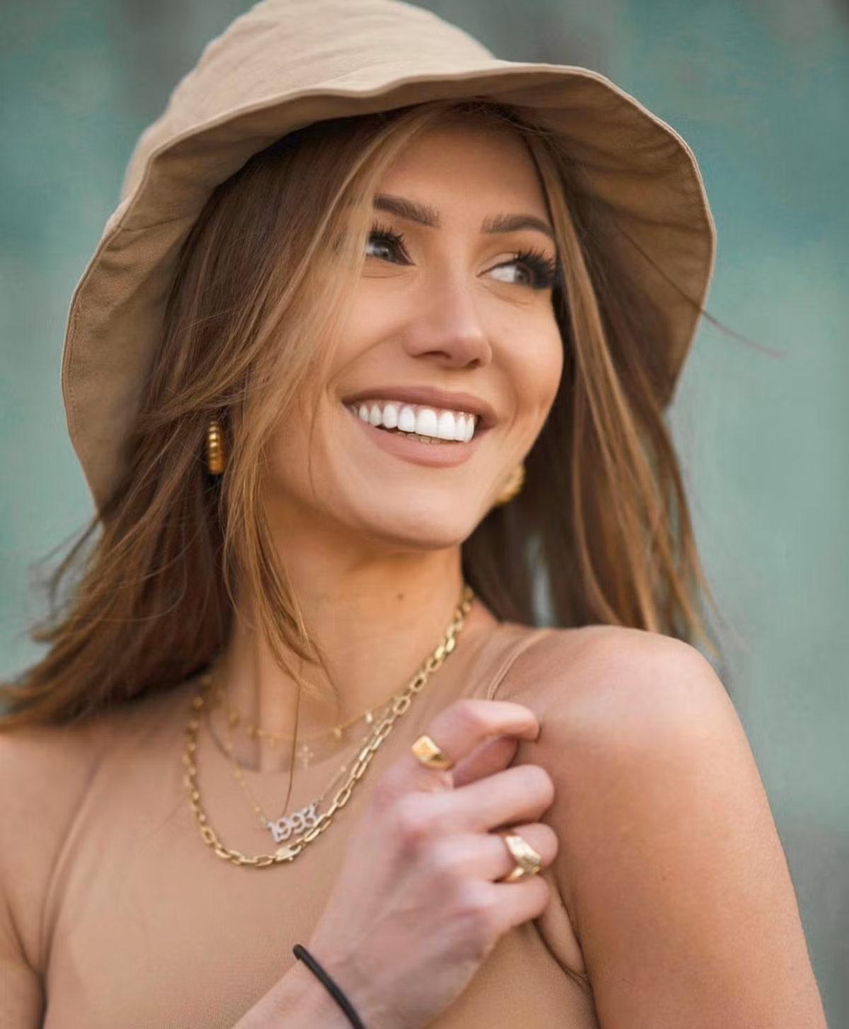 Từ nhỏ Noemie có ước mơ trờ thành người mẫu và năm 20 tuổi, giấc mơ của cô nàng thành hiện thực. Mỹ nhân 9X đăng quang Hoa hậu Bỉ năm 2013. Cuối năm đó, cô đại diện cho Bỉ tại cuộc thi Hoa hậu Hoàn vũ và Hoa hậu Thế giới 2013.