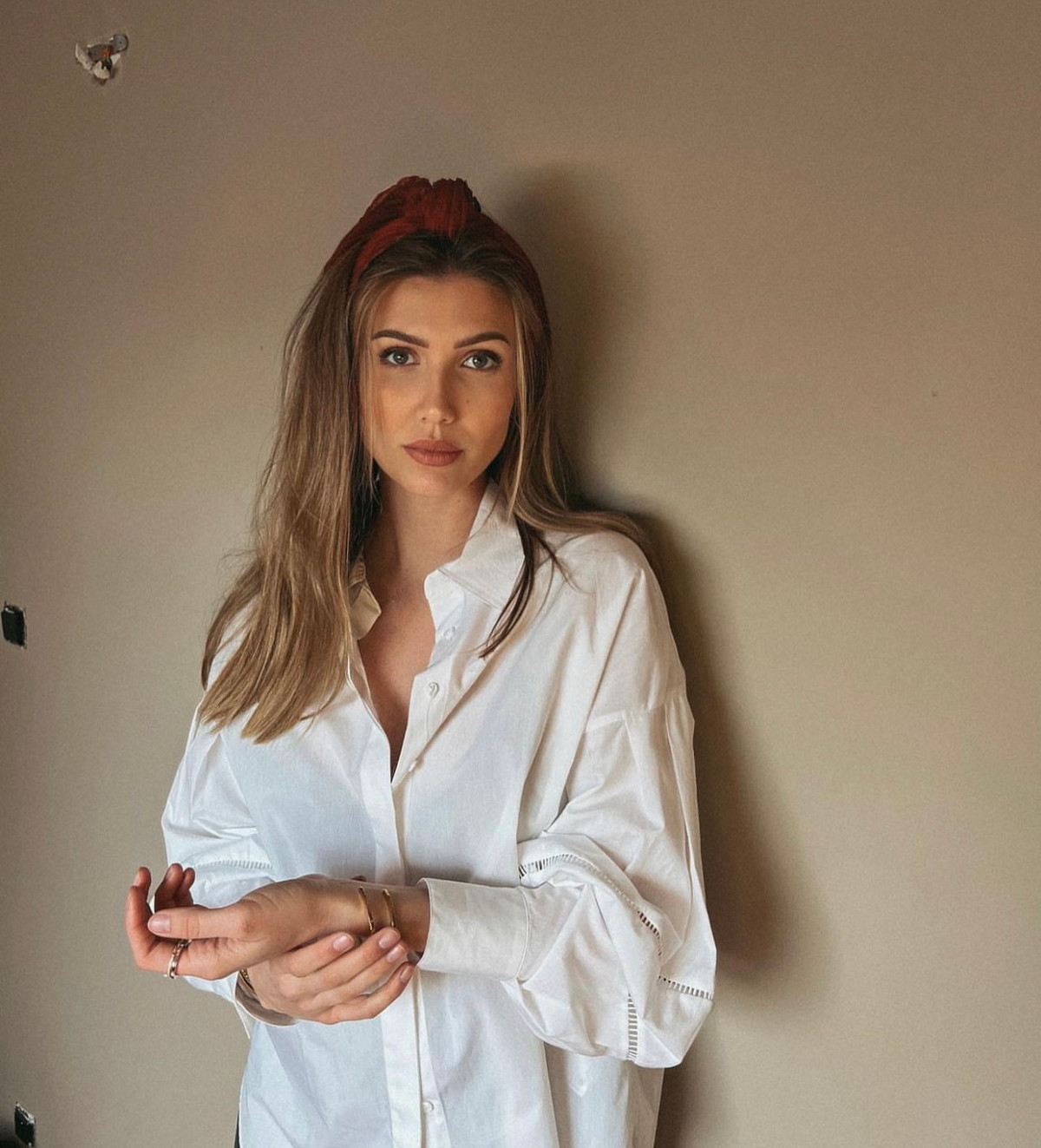 Noemie sinh ngày 1/6/1993 tại Bỉ. Cô nàng có bằng cứ nhân Marketing và có thể thông thạo tiếng Anh, Hà Lan và Pháp. Dù có sự nghiệp học hành khá ấn tượng nhưng người đẹp vẫn chọn rẽ hướng theo đam mê.