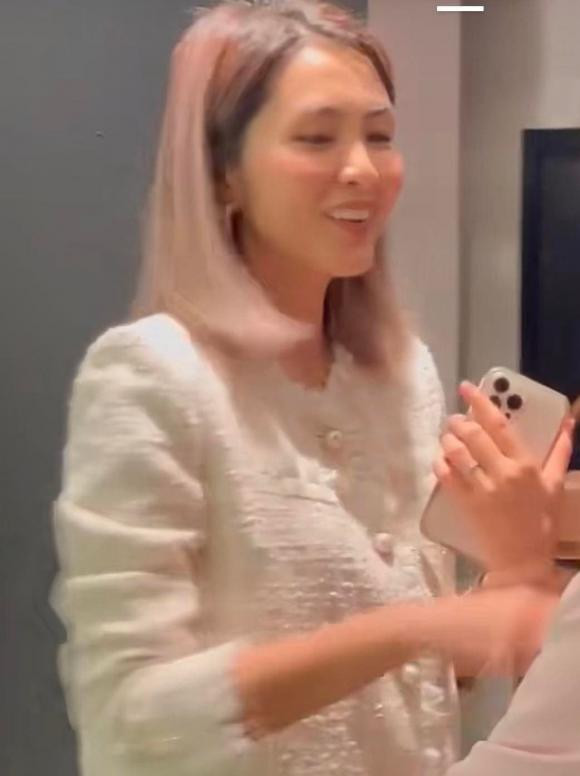 Hà Tăng qua ống kính chụp lén hậu sinh con thứ 3 có gì khác? ảnh 4 Hà Tăng qua ống kính chụp lén hậu sinh con thứ 3 có gì khác? ảnh 4