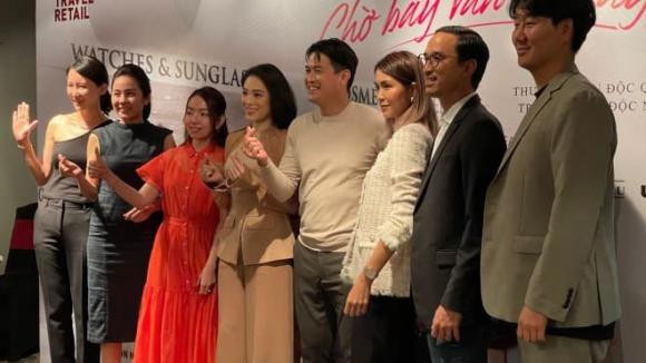 Hà Tăng qua ống kính chụp lén hậu sinh con thứ 3 có gì khác? ảnh 1 Hà Tăng qua ống kính chụp lén hậu sinh con thứ 3 có gì khác? ảnh 1