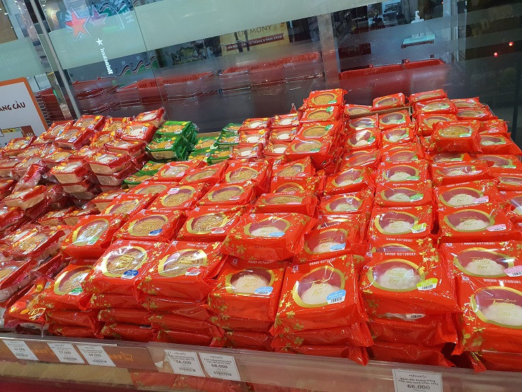 Nghịch lý thị trường bánh trung thu 2022: Nơi cháy hàng, nơi ế ẩm - Hình 2 Nghich ly thi truong banh trung thu 2022: Noi chay hang, noi e am-Hinh-2