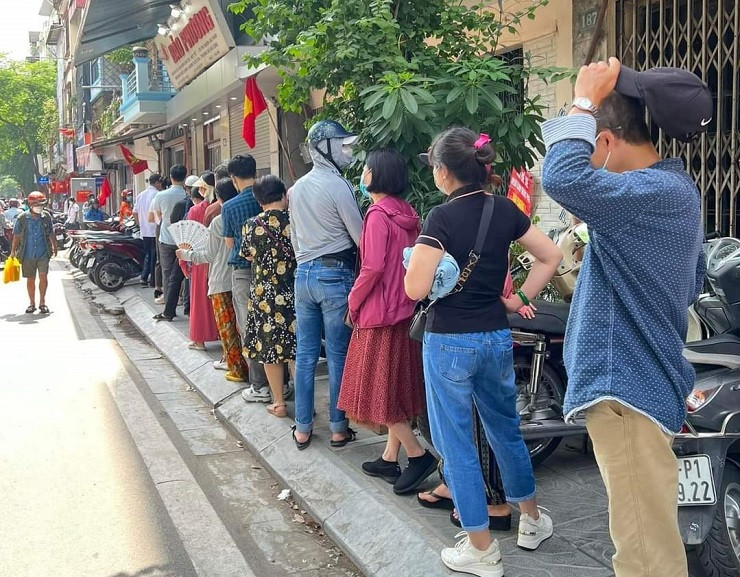 Nghịch lý thị trường bánh trung thu 2022: Nơi cháy hàng, nơi ế ẩm - Hình 4 Nghich ly thi truong banh trung thu 2022: Noi chay hang, noi e am-Hinh-4