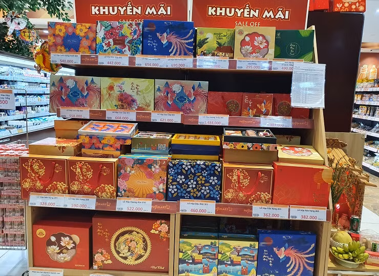 Nghich ly thi truong banh trung thu 2022: Noi chay hang, noi e am