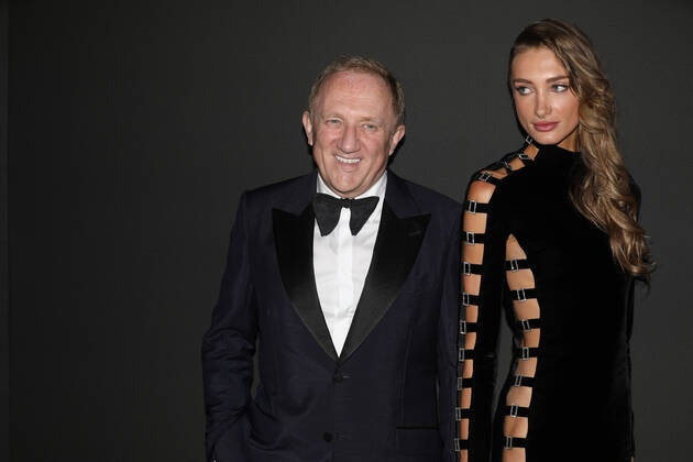 Về phần người cha tỷ phú, Mathilde cho biết trong nhiều năm, cô tự tạo áp lực cho bản thân rằng phải chứng minh mình tài giỏi với cha. "Có lẽ một phần do công việc của bố bận rộn, ít thời gian tiếp xúc với con cái nên tôi nghĩ mình phải luôn hoàn hảo để ông ấy có thể tự hào. Sau đó, tôi phát hiện ra tôi chỉ cần làm chính mình là bố tôi đã hài lòng", nữ rich kid nói.