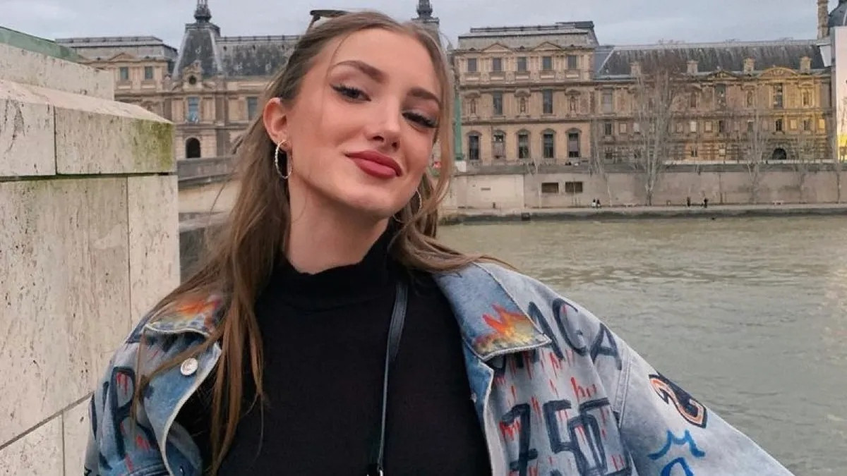 Mặt khác, Mathilde cho hay bản thân thích giữ cuộc sống bình thường, đơn giản. “Tôi có thể ăn diện lộng lẫy, gặp những người máu mặt ở một buổi trình diễn thời trang và hai giờ sau đó ngồi lê la ở quán cà phê với bạn bè mình. Tôi không chỉ thuộc về thế giới của những điều đắt tiền, sang chảnh", cô nói.