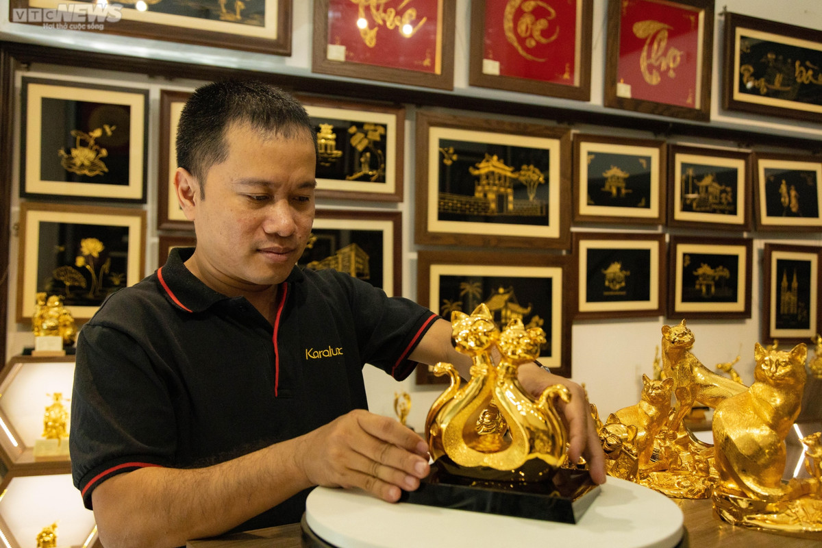 Mèo dát vàng 24k hút khách trước Tết Quý Mão 2023 - Hình 2 Meo dat vang 24k hut khach truoc Tet Quy Mao 2023-Hinh-2
