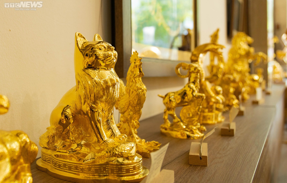 Mèo dát vàng 24k hút khách trước Tết Quý Mão 2023 - Hình 3 Meo dat vang 24k hut khach truoc Tet Quy Mao 2023-Hinh-3