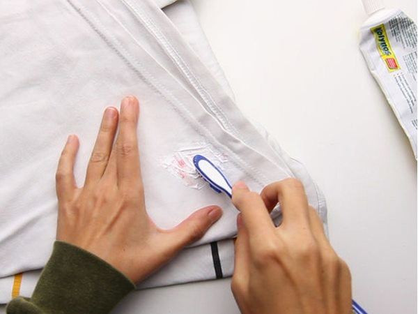 Quần áo ố vàng đừng giặt bằng xà phòng, ngâm với thứ nước này - Hình 2 Quan ao o vang dung giat bang xa phong, ngam voi thu nuoc nay-Hinh-2