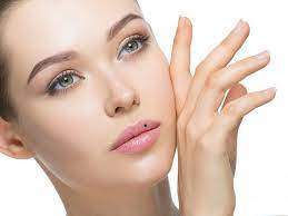 10. Nốt ruồi trên môi trên. Nốt ruồi ở môi trên là điềm may mắn về nhân tướng, trong đời ít nhiều sẽ gặp tai họa về nước. 