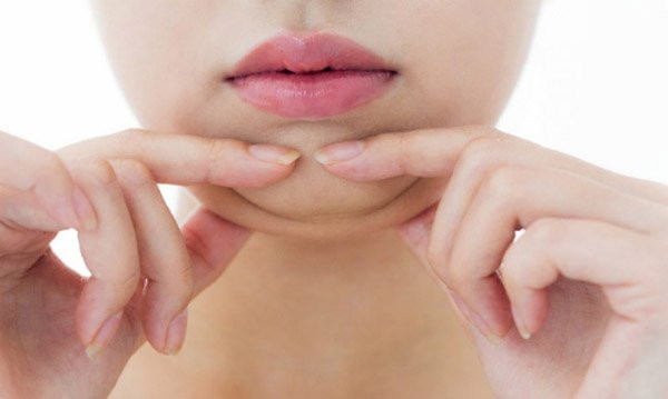 Mẹo đánh tan nọng cằm trả lại khuôn mặt Vline Meo danh tan nong cam tra lai khuon mat Vline