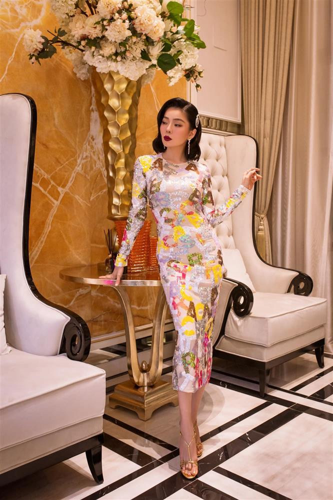 Lệ Quyên đụng váy H'Hen Niê, ra sao khi gặp body đẹp nhất Vbiz? Le Quyen dung vay H'Hen Nie, ra sao khi gap body dep nhat Vbiz?