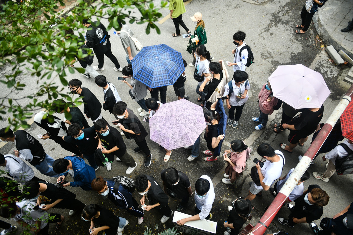 Xep hang dai lay ve xem Saigon Phantom dau SEA Games 31-Hinh-2