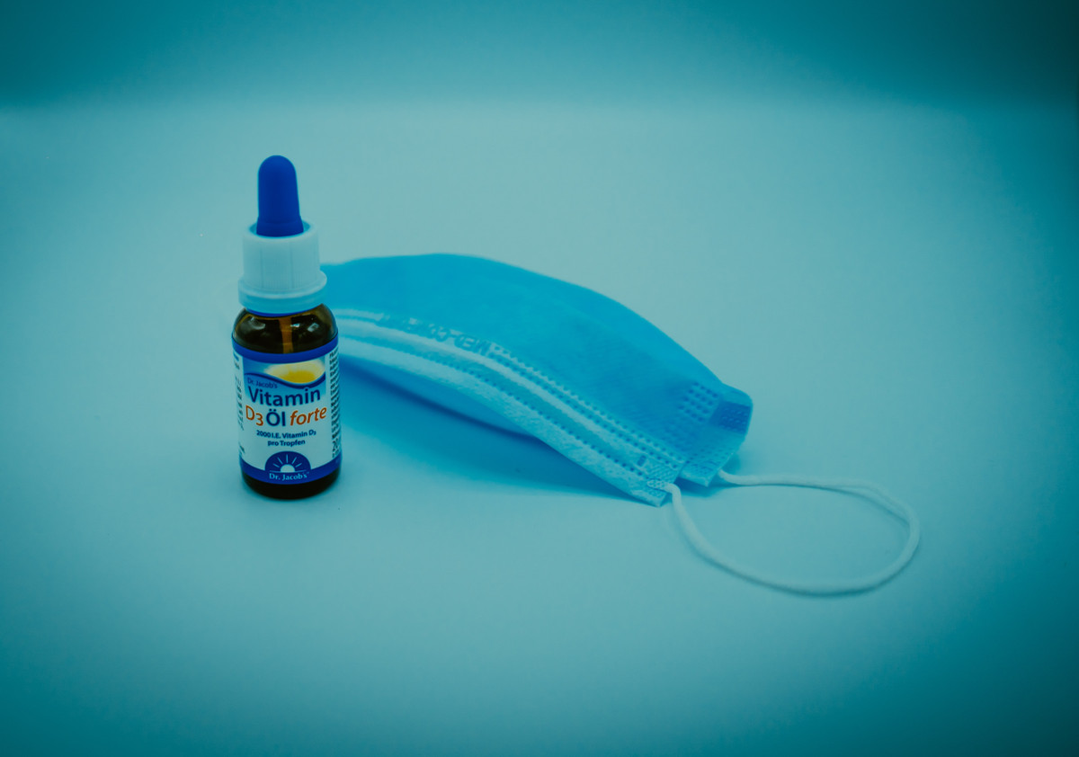 Vitamin D co the lam giam nguy co tu vong do Covid-19