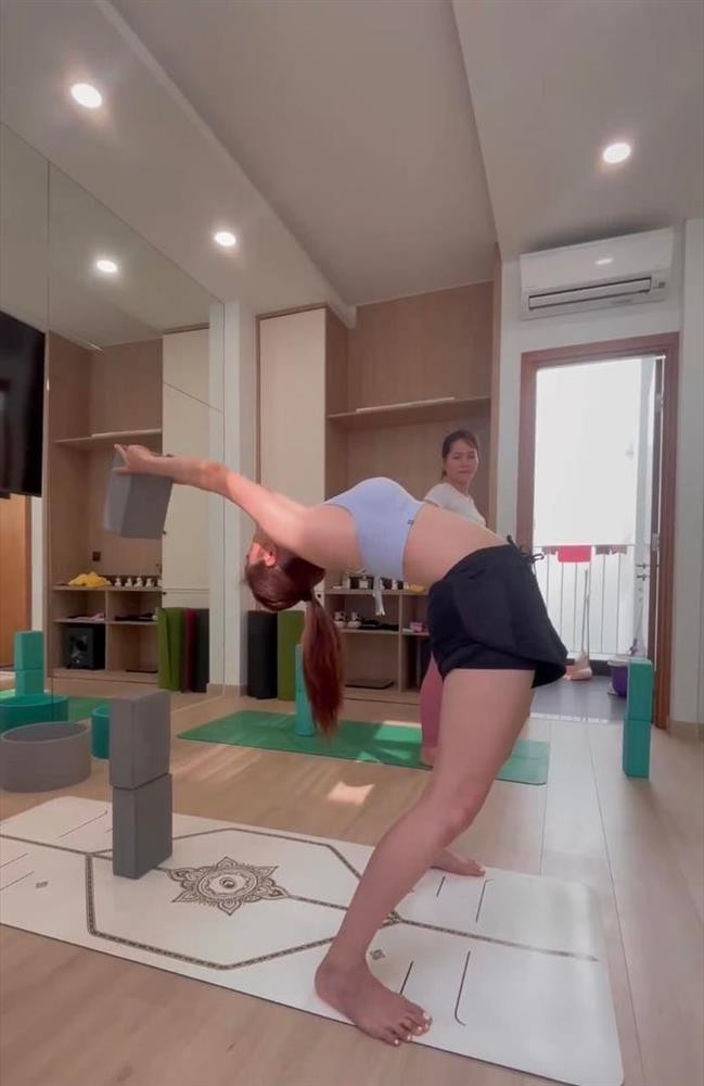 Nha Phuong tang can: Voc dang khang khiu que cui gio ra sao?-Hinh-3