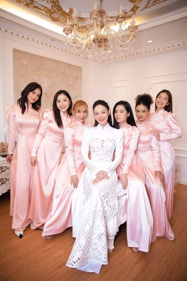 Ao dai an hoi cua sao Viet: Cang don gian cang dep thanh tao-Hinh-7