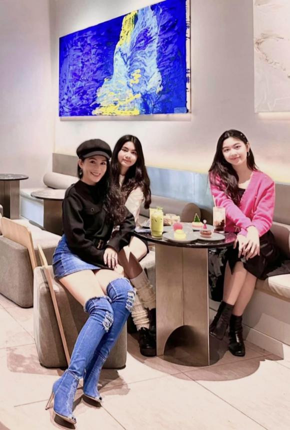 Ba xa Quyen Linh tung loat anh moi cua 2 ai nu-Hinh-5