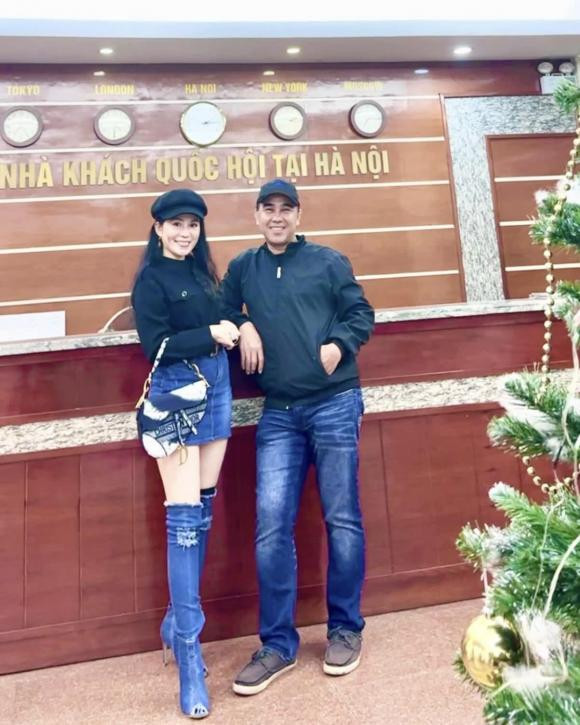 Ba xa Quyen Linh tung loat anh moi cua 2 ai nu