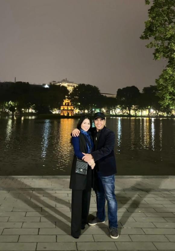 Ba xa Quyen Linh tung loat anh moi cua 2 ai nu-Hinh-2