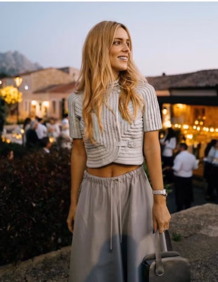 Một nguồn tin của công ty truyền thông Mediaset (từng hợp tác với Alejandra Onieva) khẳng định nữ diễn viên và Casillas giữ liên lạc trong một thời gian dài và mới hẹn hò cách đây vài tuần.