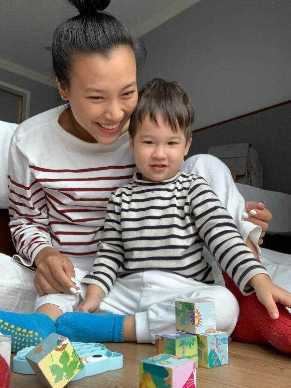 Vẻ ngoài trẻ trung, xinh đẹp của những sao Việt làm mẹ đơn thân - Hình 6 Ve ngoai tre trung, xinh dep cua nhung sao Viet lam me don than-Hinh-6