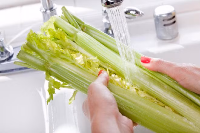 4 loi khuyen de rua rau cu va trai cay an toan hon