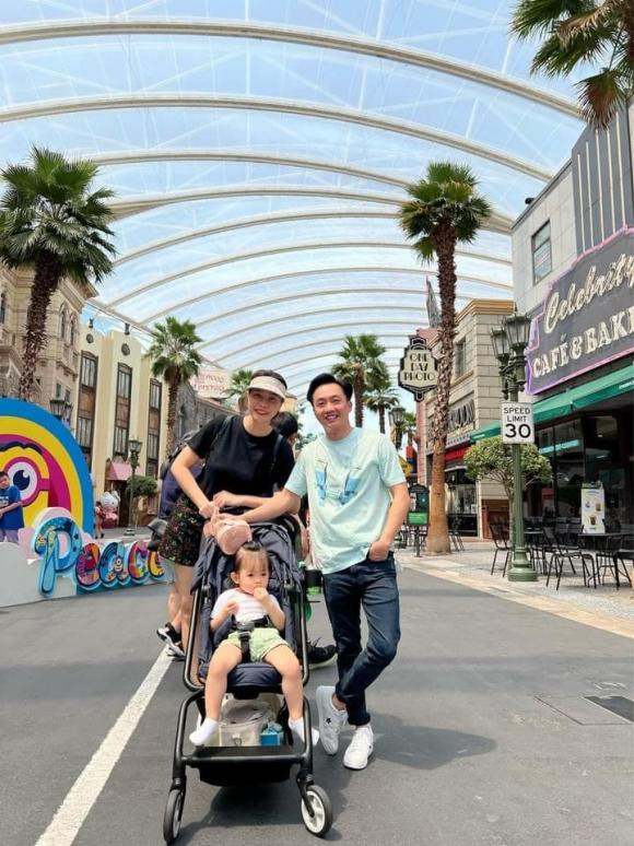 Con gai Cuong Do La duoc ba me dua di tham thu-Hinh-3