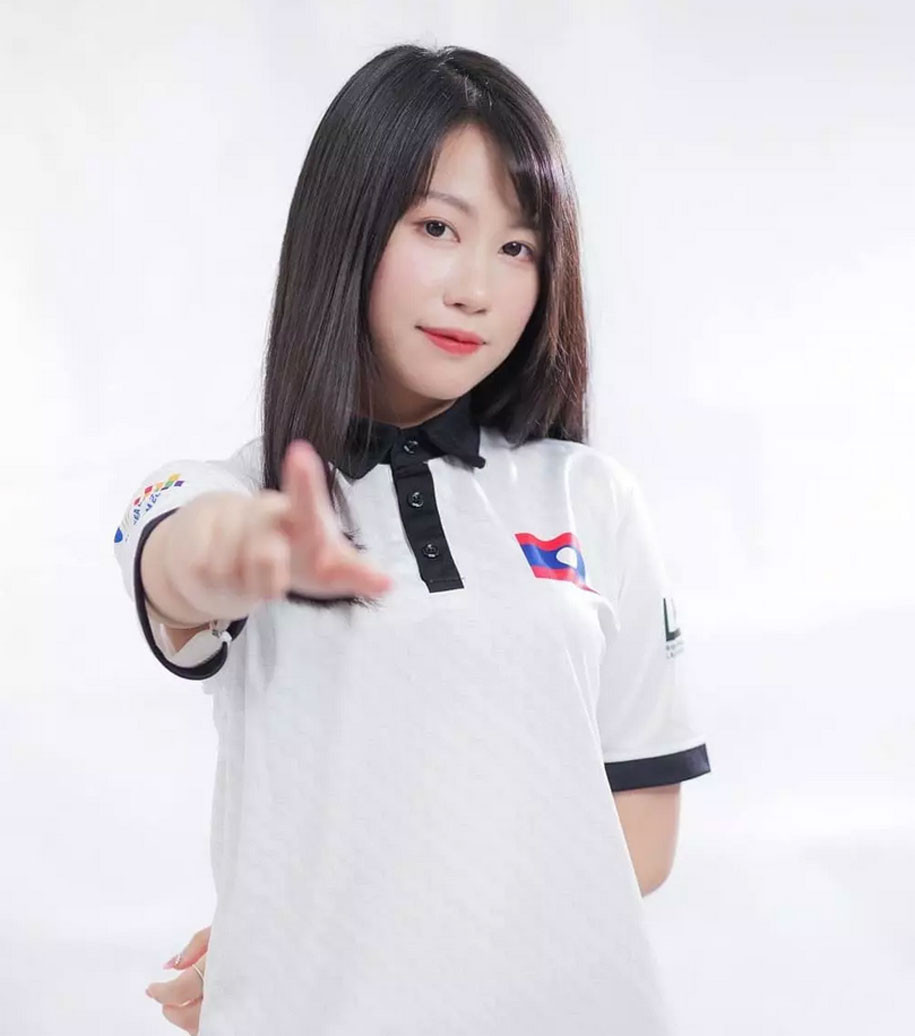 Là đội trưởng đội tuyển esport của Lào tham dự SEA Games 31, Lalinthip Muangvong gây ấn tượng bởi nhan sắc xinh đẹp chẳng kém hot girl.