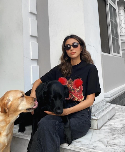 Ha Tang trung thanh voi mot kieu quan jeans nhung van sang-Hinh-3