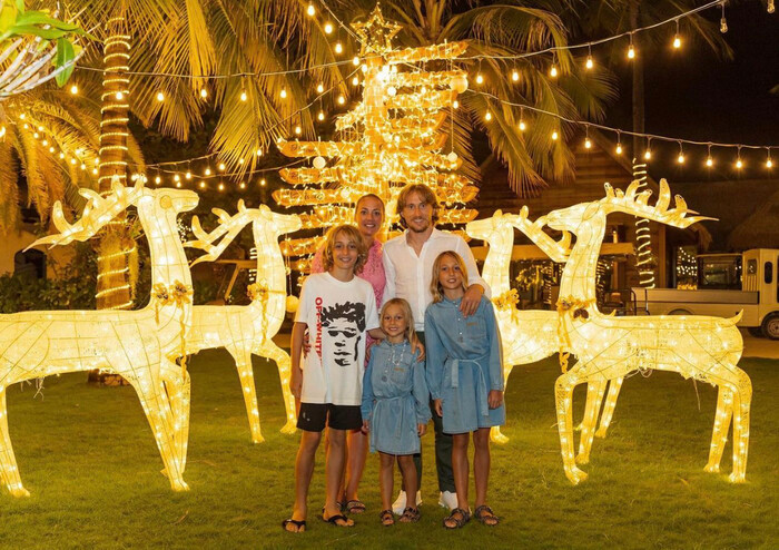 Sau khi giành hạng Ba World Cup 2022, Luka Modric có thời gian bên gia đình. Anh đón Noel cùng vợ con trong niềm vui.